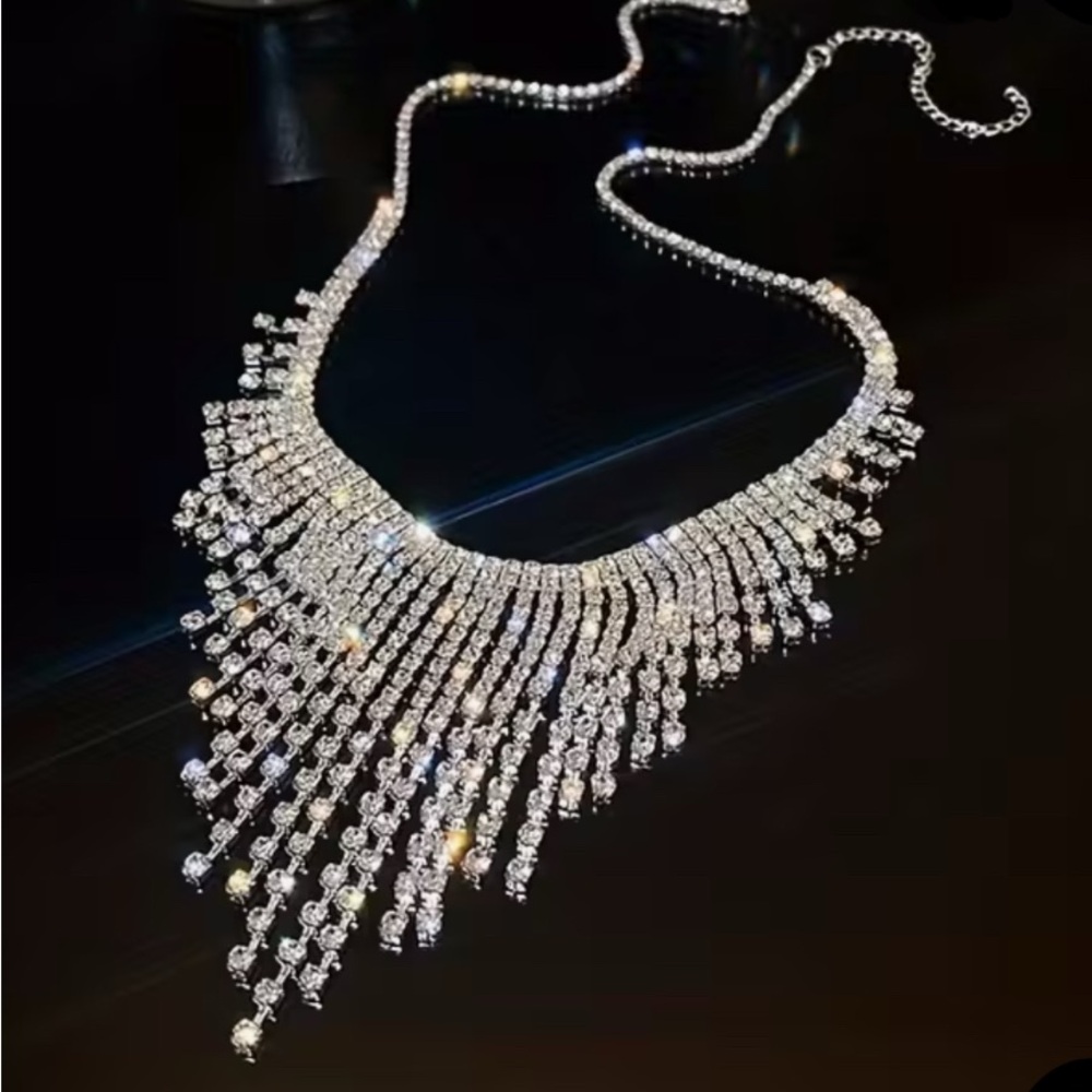 Elegant Silver & Rhinestone Necklace